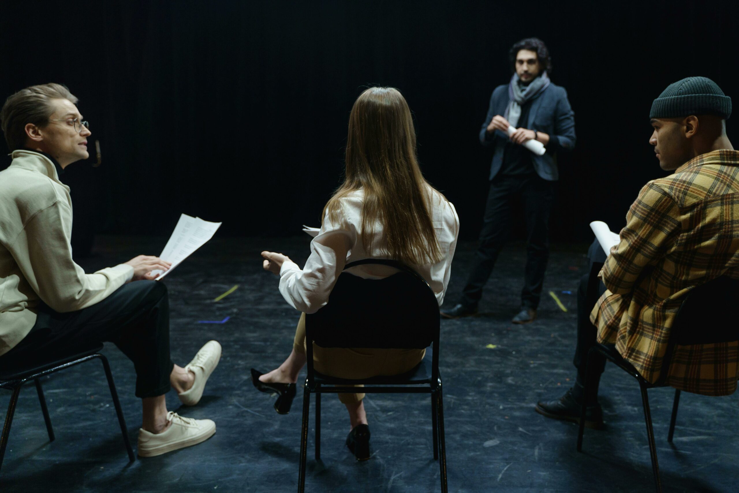L'école d'Art's Group of actors in rehearsal with director, practicing for a theater performance.